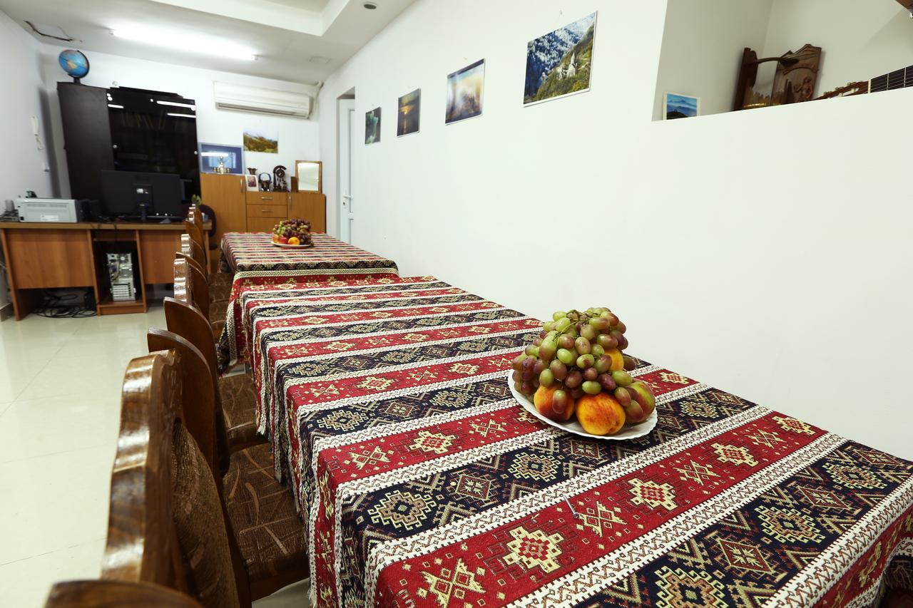 Byron Hostel Yerevan Luaran gambar