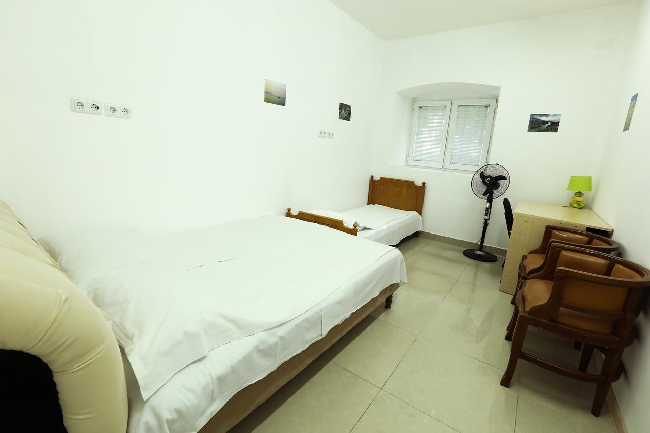 Byron Hostel Yerevan Luaran gambar