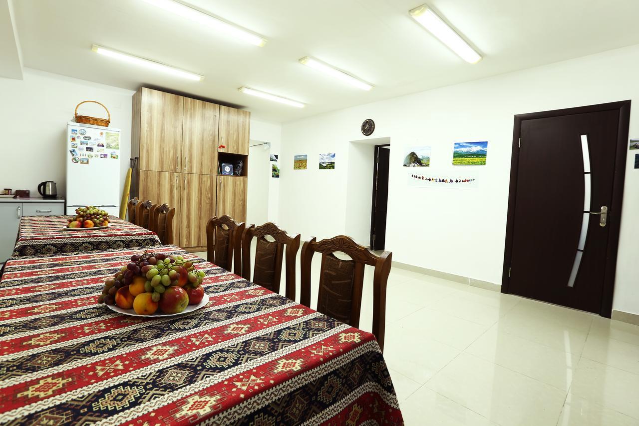 Byron Hostel Yerevan Luaran gambar