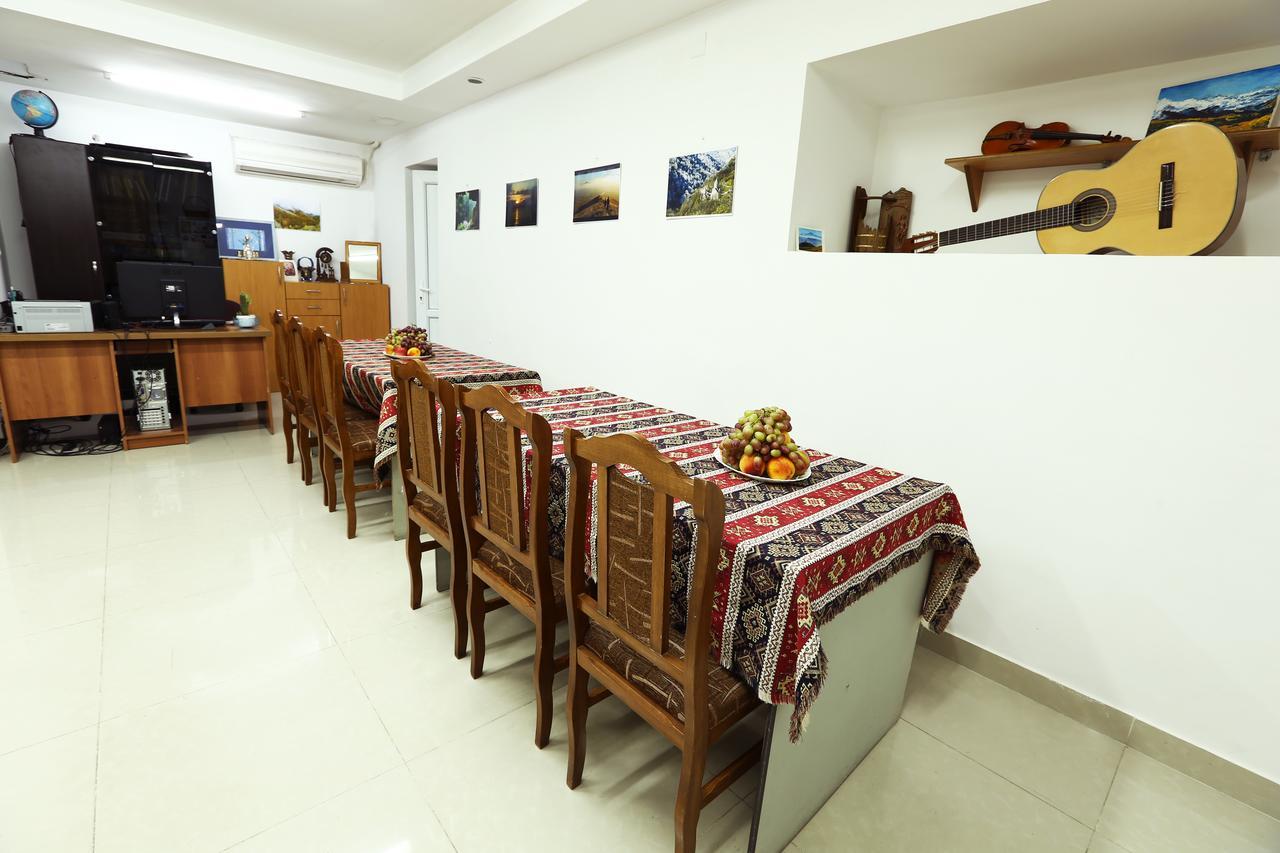 Byron Hostel Yerevan Luaran gambar